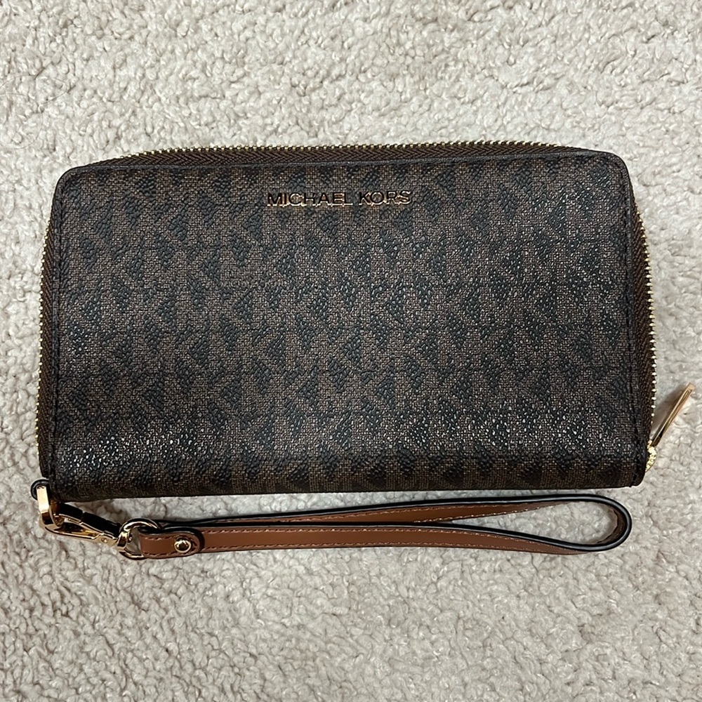 Michael Kors Jet Set Continental Wristlet